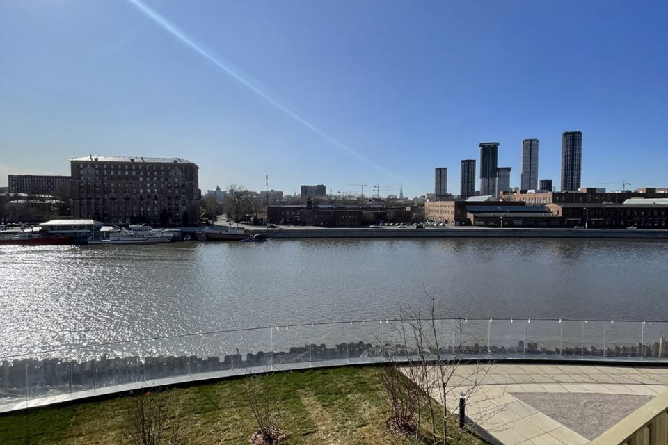 Продаётся 3-комнатная квартира, 111.7 м²
