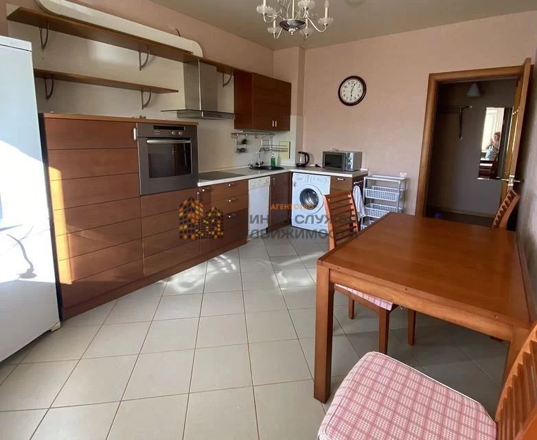 Сдаётся 2-комнатная квартира, 72 м²