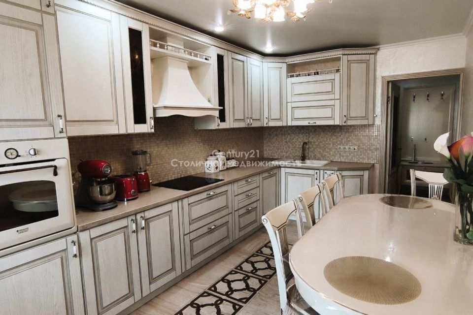 Продаётся 4-комнатная квартира, 105 м²