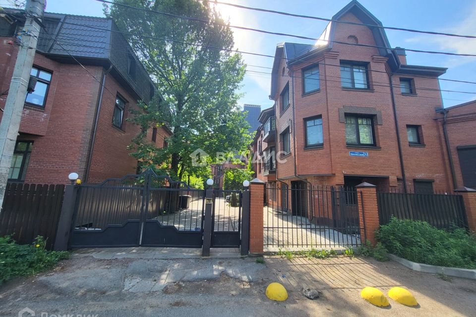 Продаётся 4-комнатная квартира, 173 м²