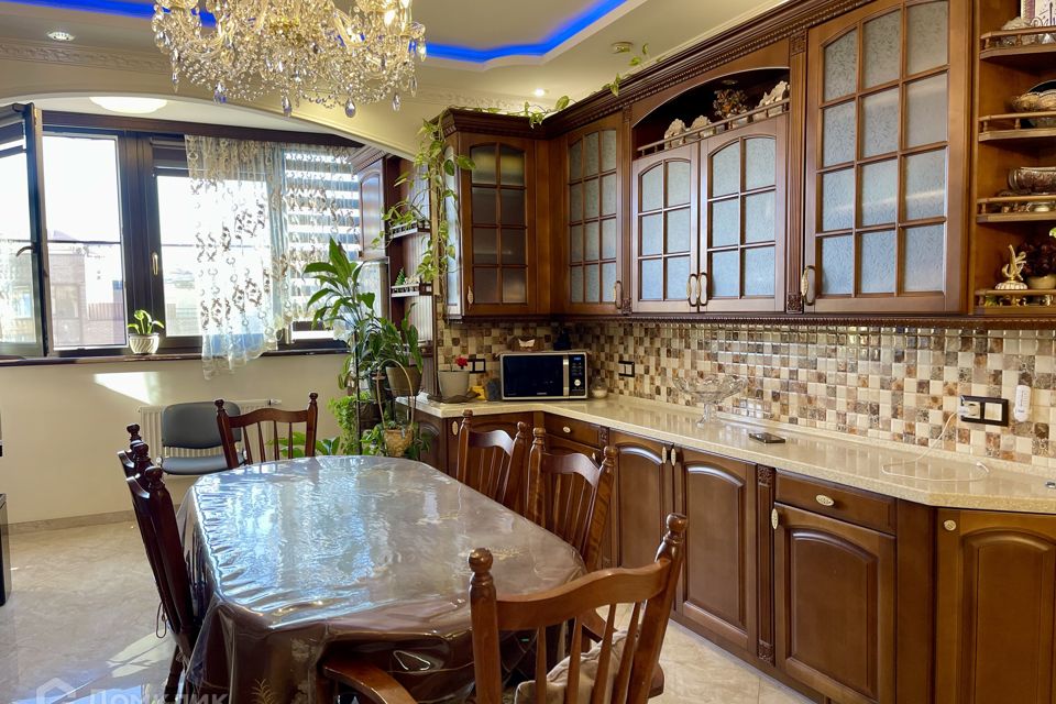 Продаётся 4-комнатная квартира, 102 м²