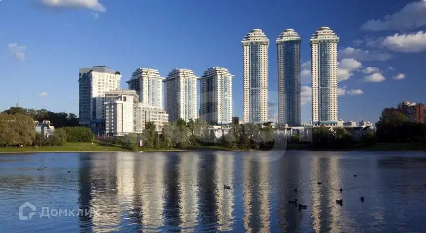 Продаётся 4-комнатная квартира, 155 м²