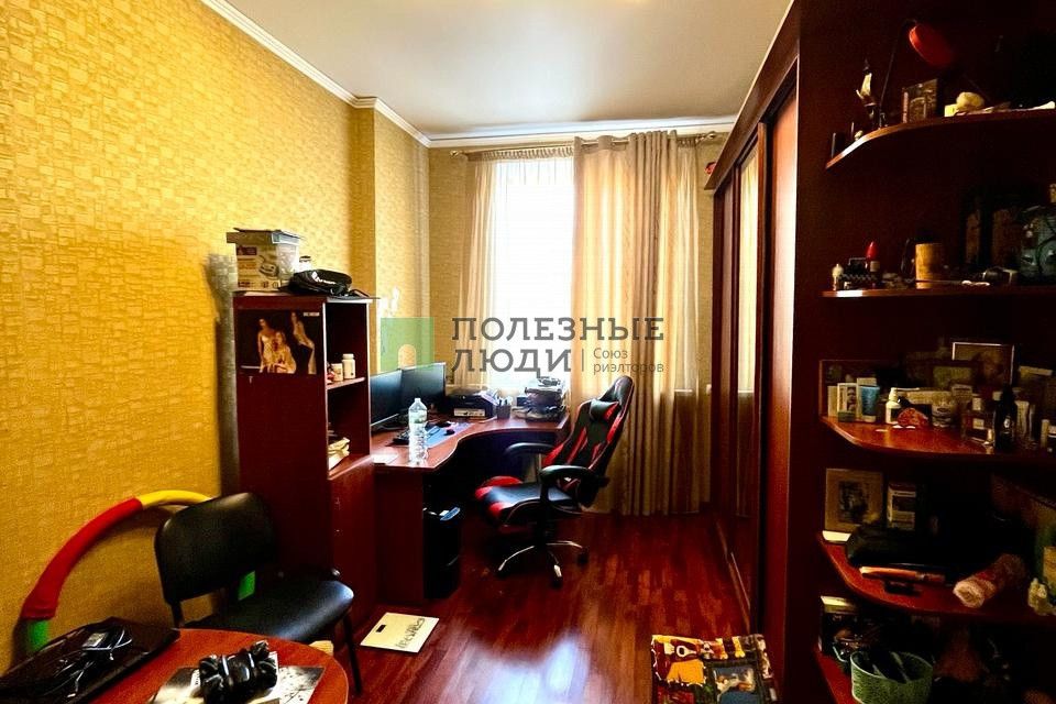 Продаётся 4-комнатная квартира, 99.7 м²