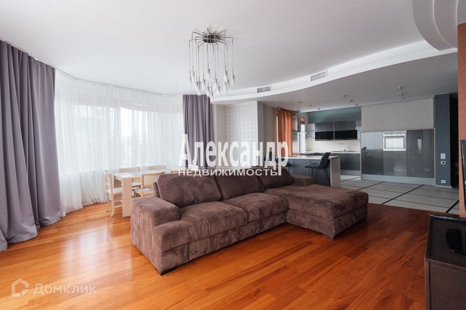 Сдаётся 4-комнатная квартира, 171 м²