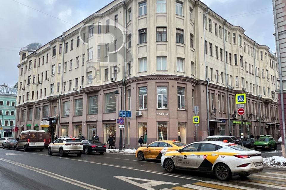 Продаётся 5-комнатная квартира, 240 м²