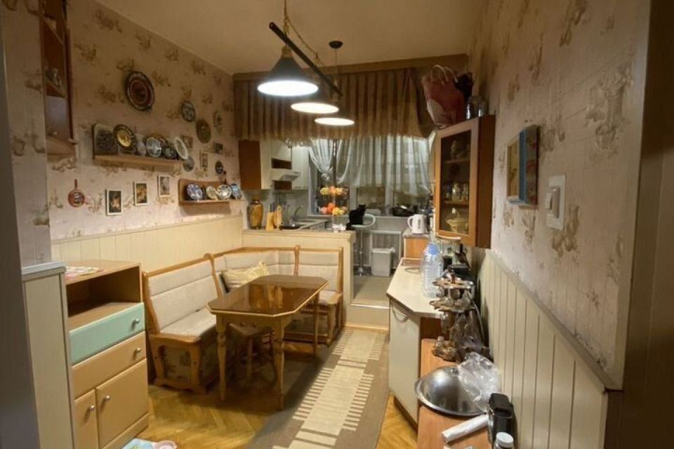 Продаётся 4-комнатная квартира, 104 м²