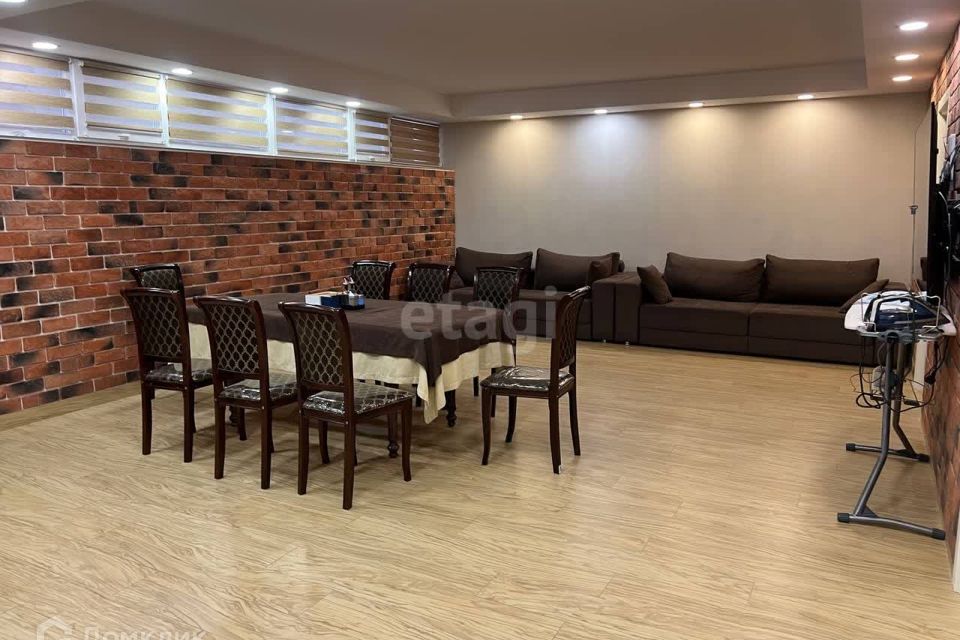 Продаётся 4-комнатная квартира, 122.1 м²