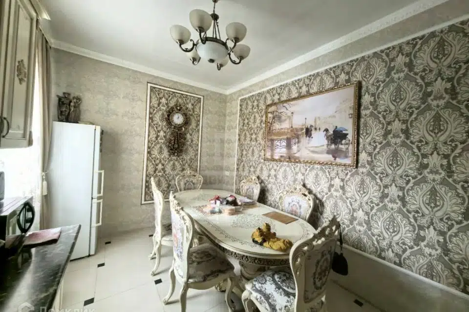 Продаётся 2-этажный дом, 200 м²