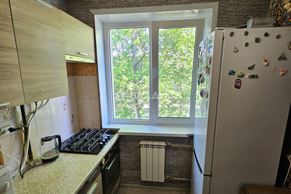 Продаётся 4-комнатная квартира, 61.1 м²