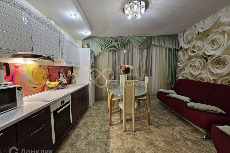 Продаётся 1-комнатная квартира, 68.2 м²