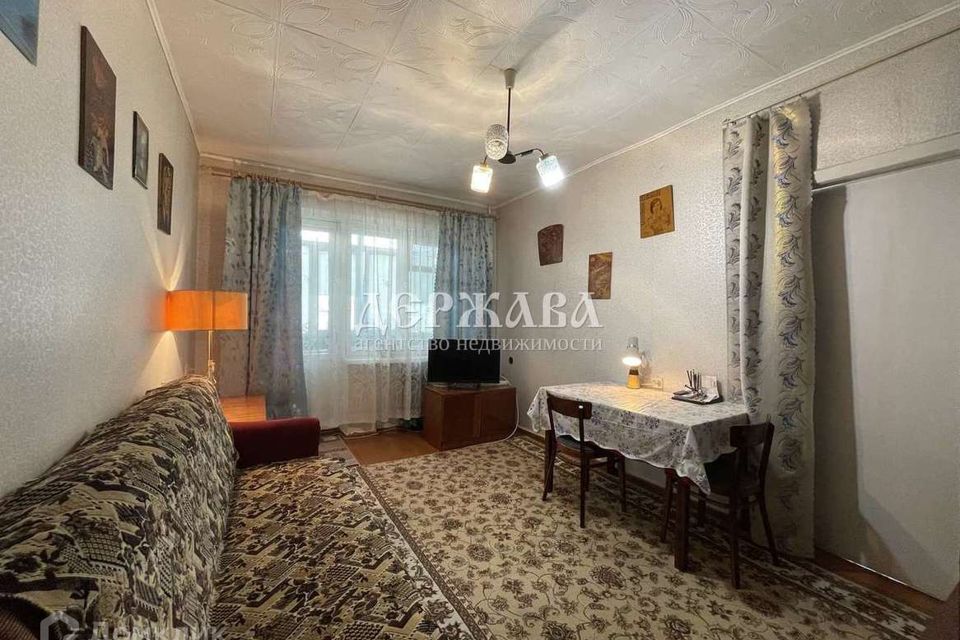 Продаётся 3-комнатная квартира, 49.6 м²