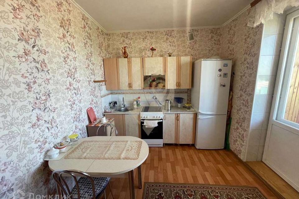 Продаётся 1-комнатная квартира, 42 м²