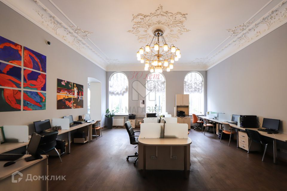 Продаётся 11-комнатная квартира, 484.1 м²