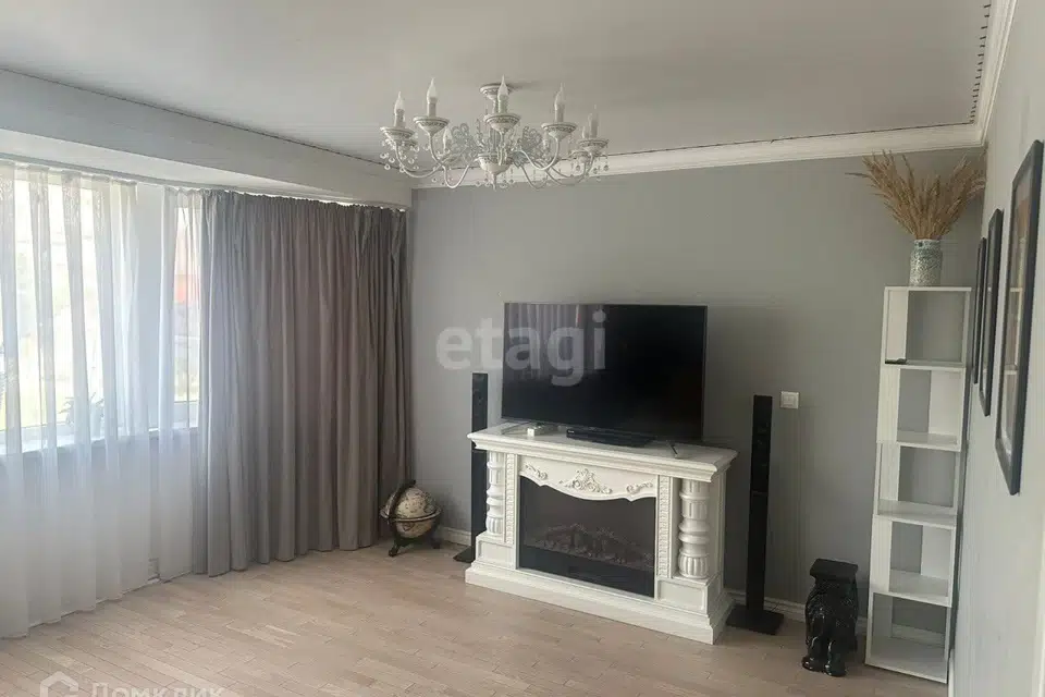 Продаётся 3-комнатная квартира, 118 м²