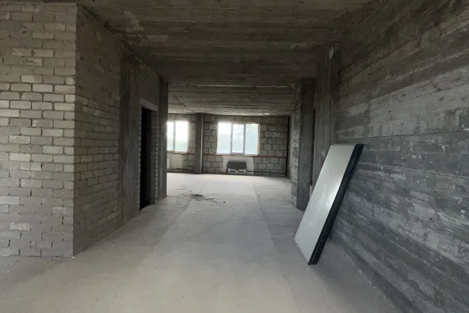 Продаётся 4-комнатная квартира, 191.4 м²