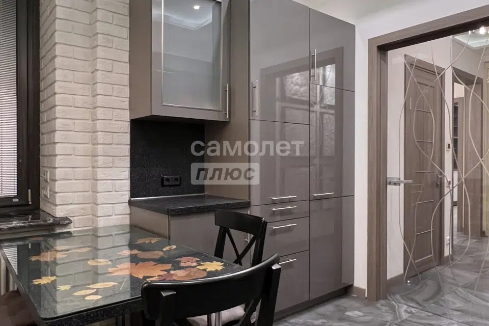 Продаётся 4-комнатная квартира, 106.2 м²