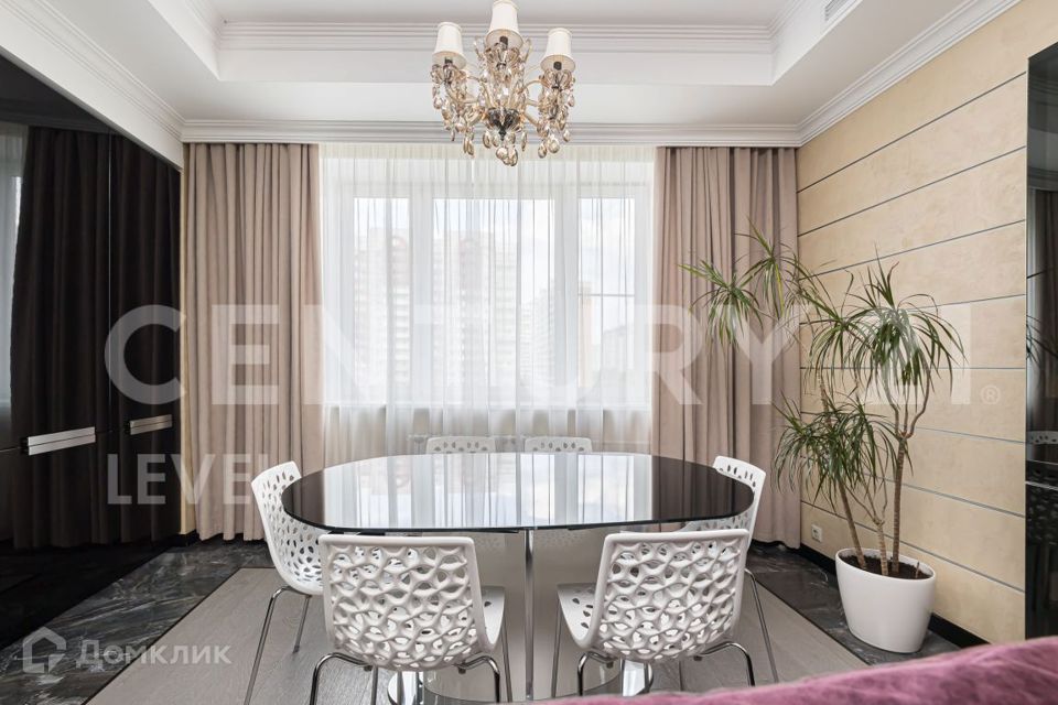 Продаётся 4-комнатная квартира, 100 м²
