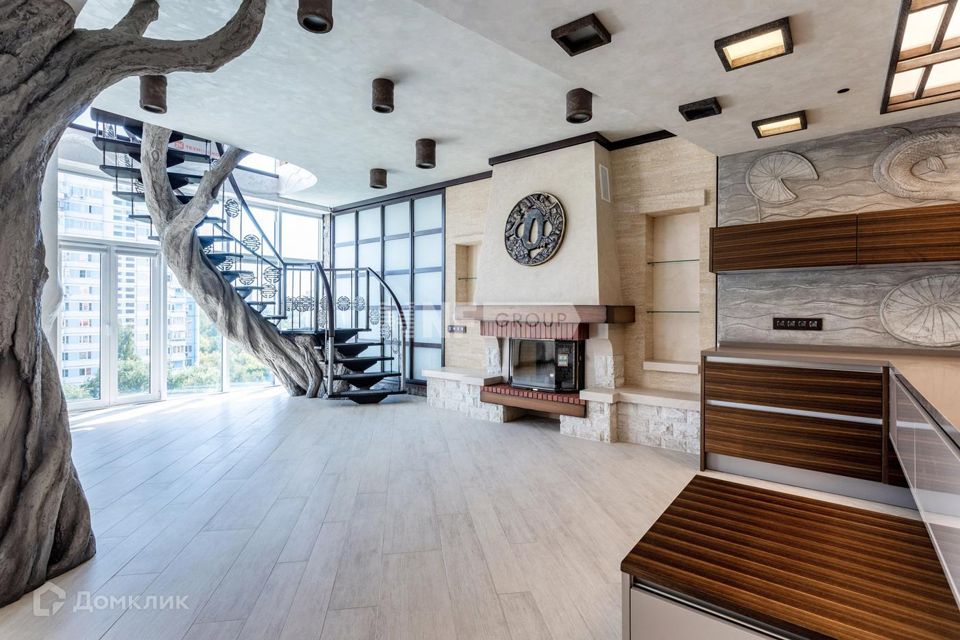 Продаётся 6-комнатная квартира, 320 м²