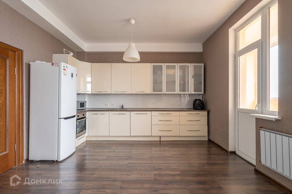 Продаётся 1-комнатная квартира, 56 м²