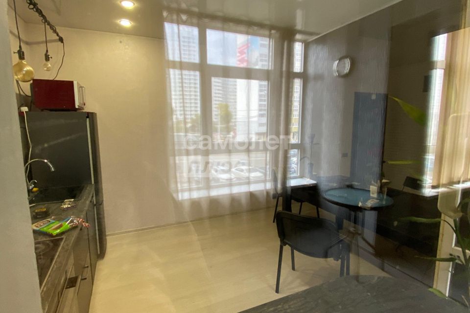 Продаётся 3-комнатная квартира, 101.5 м²