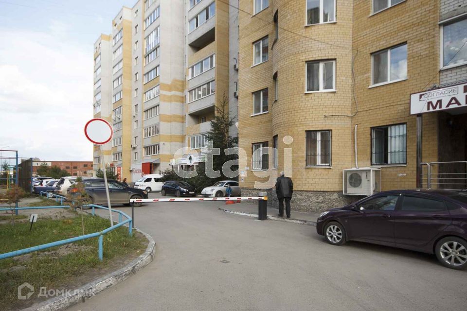 Продаётся 3-комнатная квартира, 111.1 м²