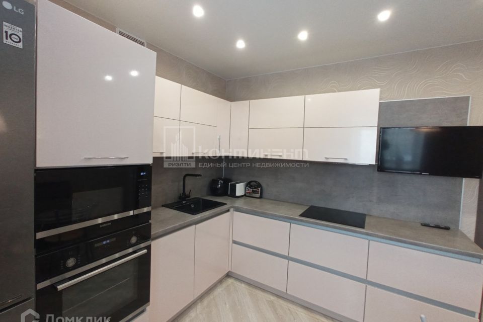 Продаётся 3-комнатная квартира, 81 м²