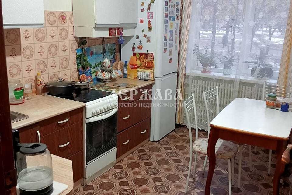 Продаётся 4-комнатная квартира, 82 м²