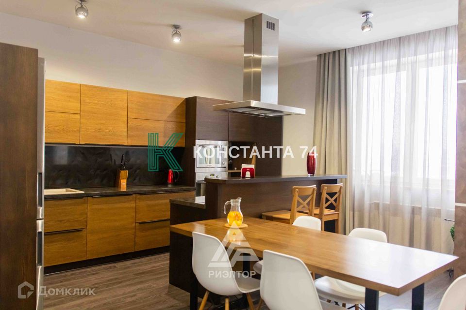 Продаётся 3-комнатная квартира, 124 м²