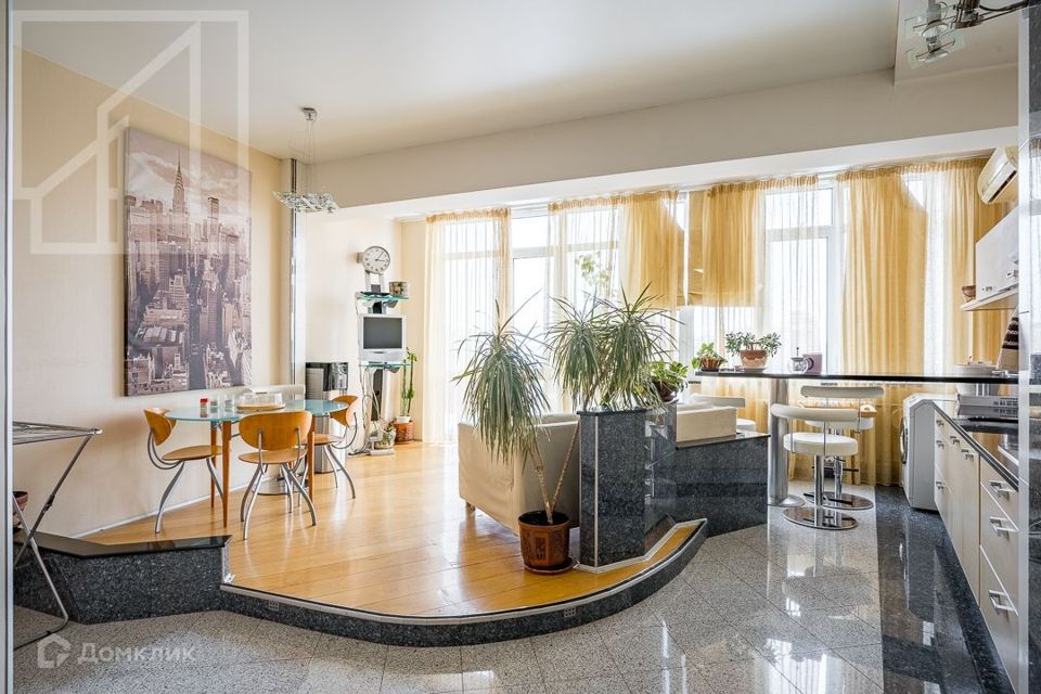 Сдаётся 2-комнатная квартира, 99 м²