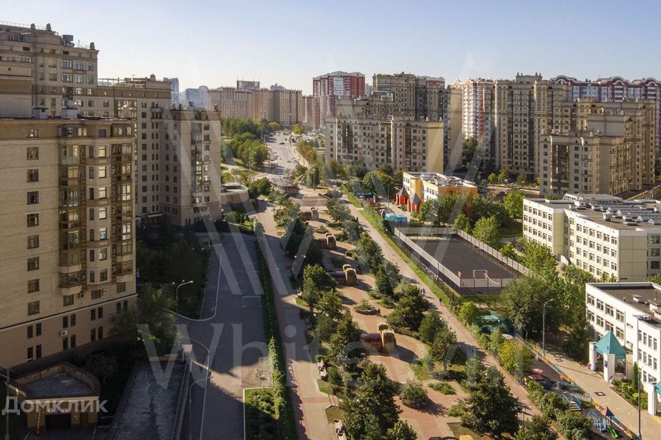 Продаётся 4-комнатная квартира, 140 м²