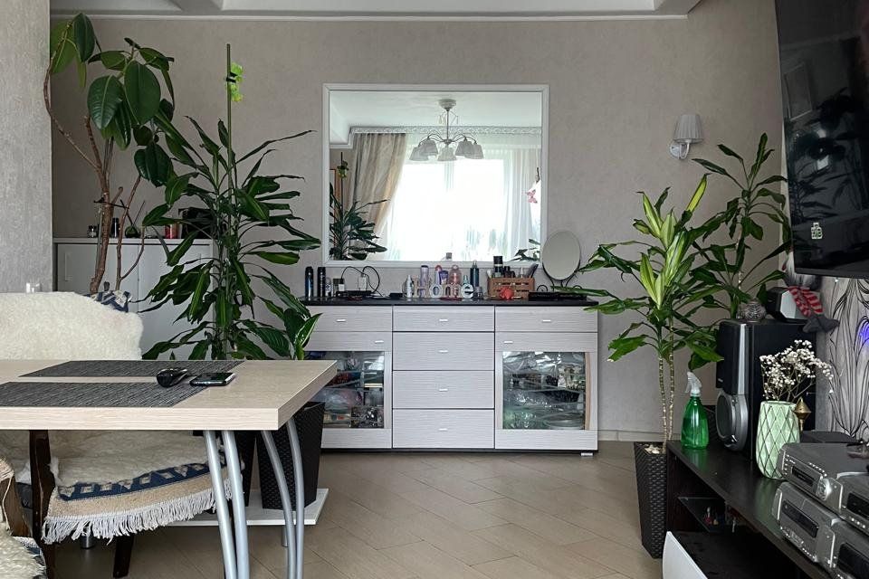 Продаётся 3-комнатная квартира, 57 м²