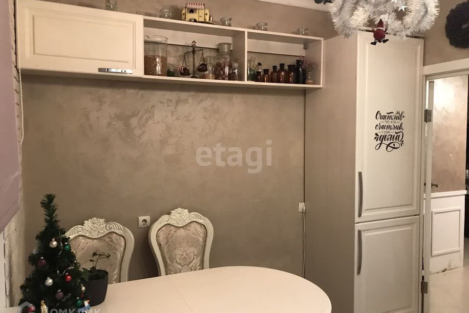 Продаётся 2-комнатная квартира, 55.8 м²