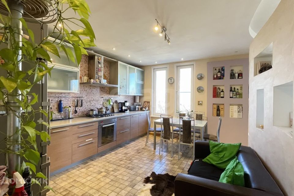 Продаётся 3-комнатная квартира, 106.6 м²
