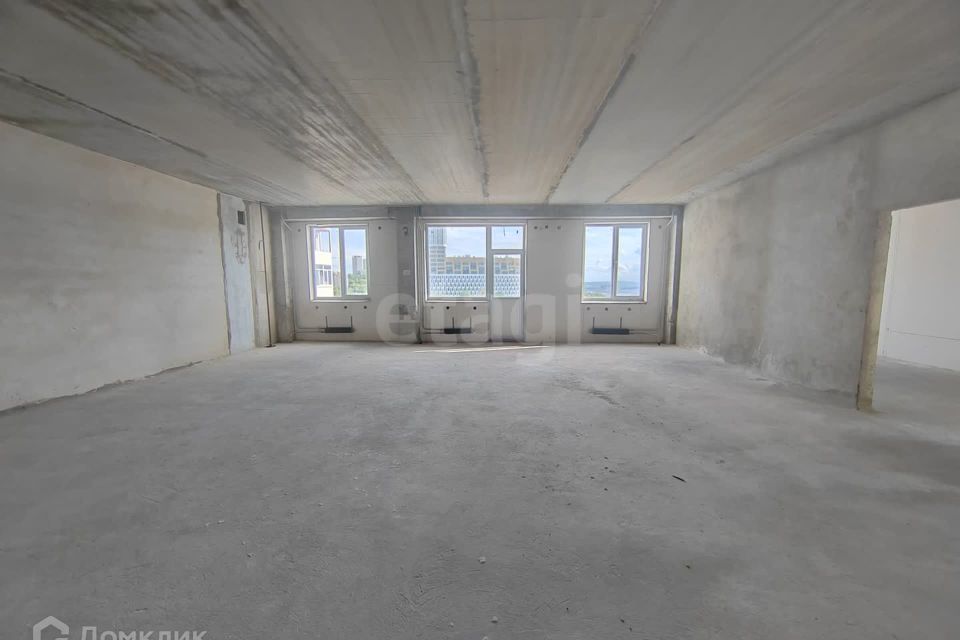 Продаётся 3-комнатная квартира, 113 м²