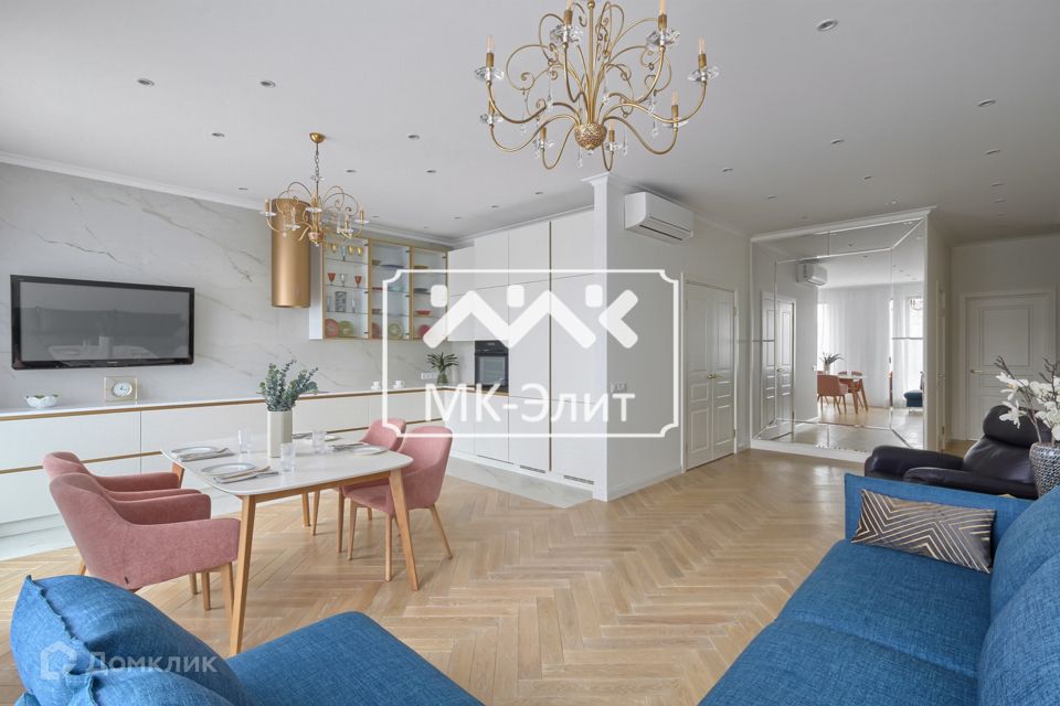 Продаётся 3-комнатная квартира, 118 м²
