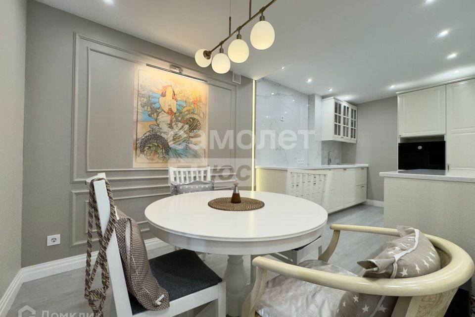 Продаётся 3-комнатная квартира, 90 м²