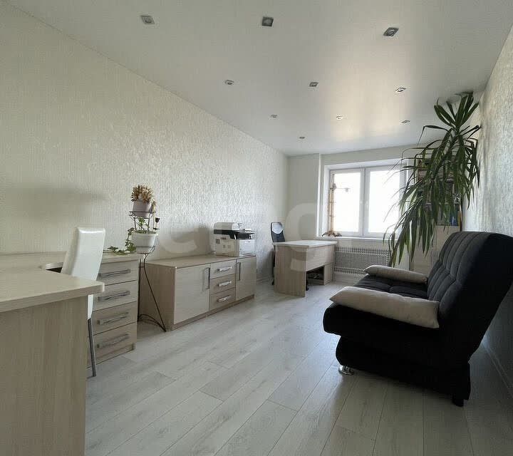 Продаётся 3-комнатная квартира, 105 м²