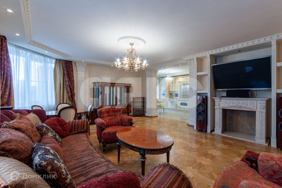 Продаётся 3-комнатная квартира, 140.4 м²