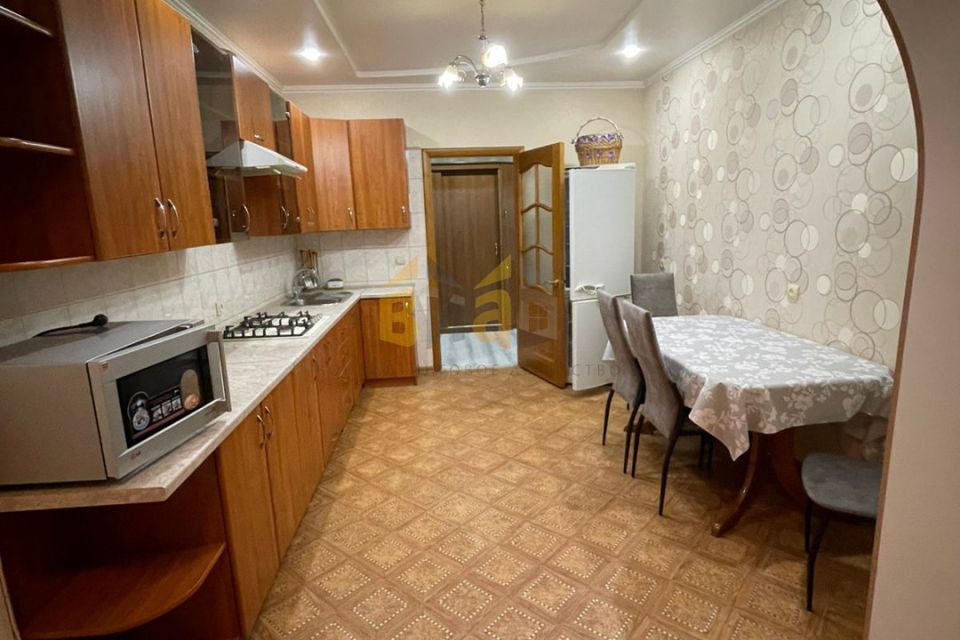 Сдаётся 2-комнатная квартира, 75 м²