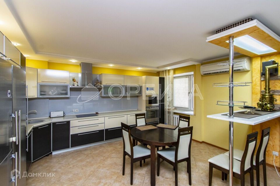 Продаётся 3-комнатная квартира, 149.3 м²