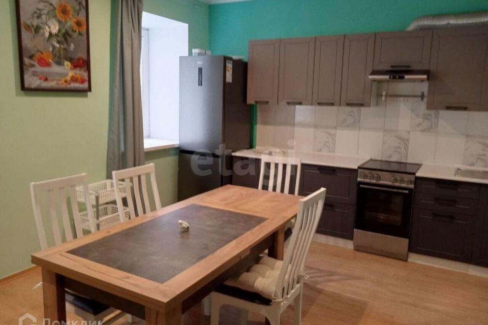 Сдаётся 2-комнатная квартира, 100 м²