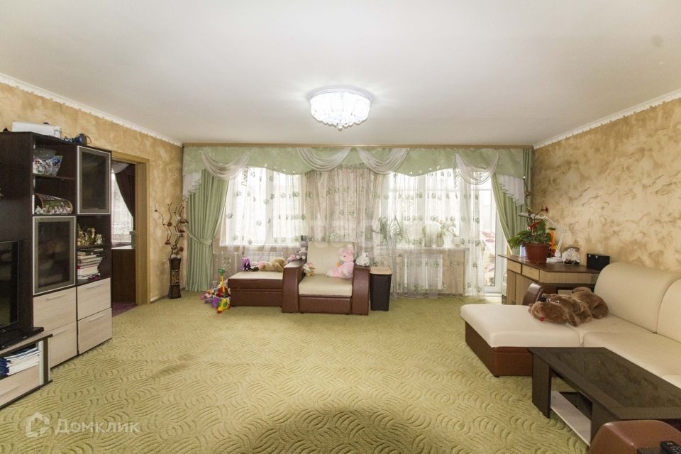 Продаётся 5-комнатная квартира, 100.4 м²