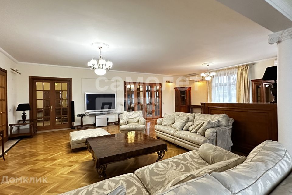 Сдаётся 4-комнатная квартира, 253 м²