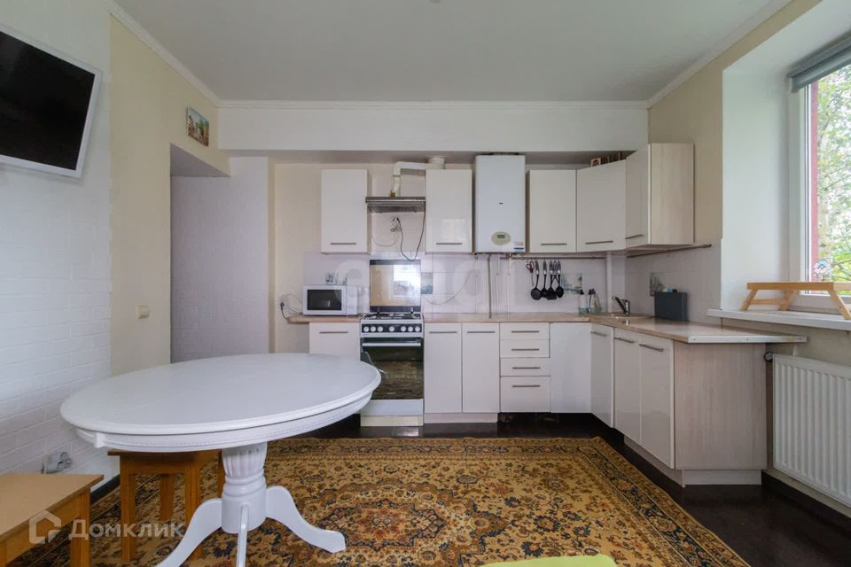 Продаётся 1-комнатная квартира, 42 м²