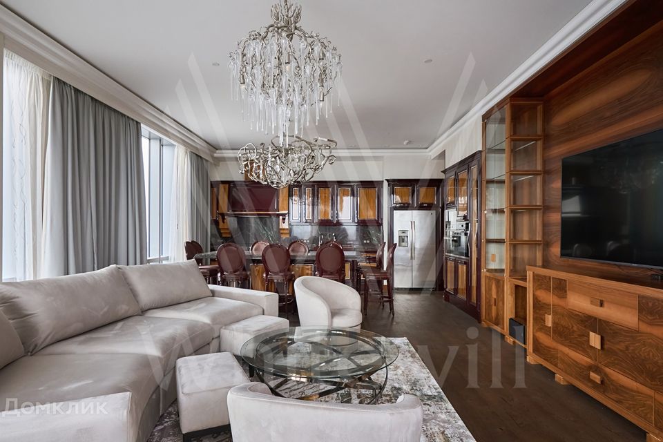 Продаётся 4-комнатная квартира, 170 м²