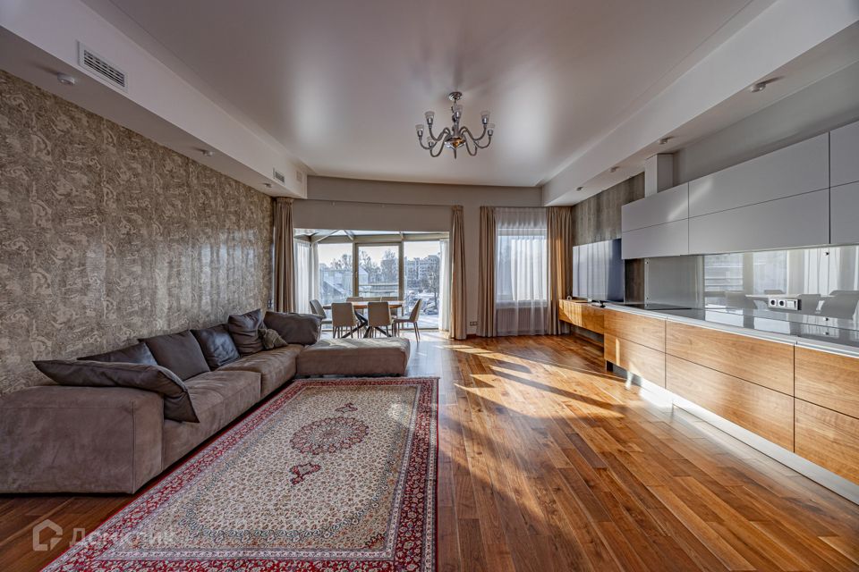 Сдаётся 3-комнатная квартира, 137 м²