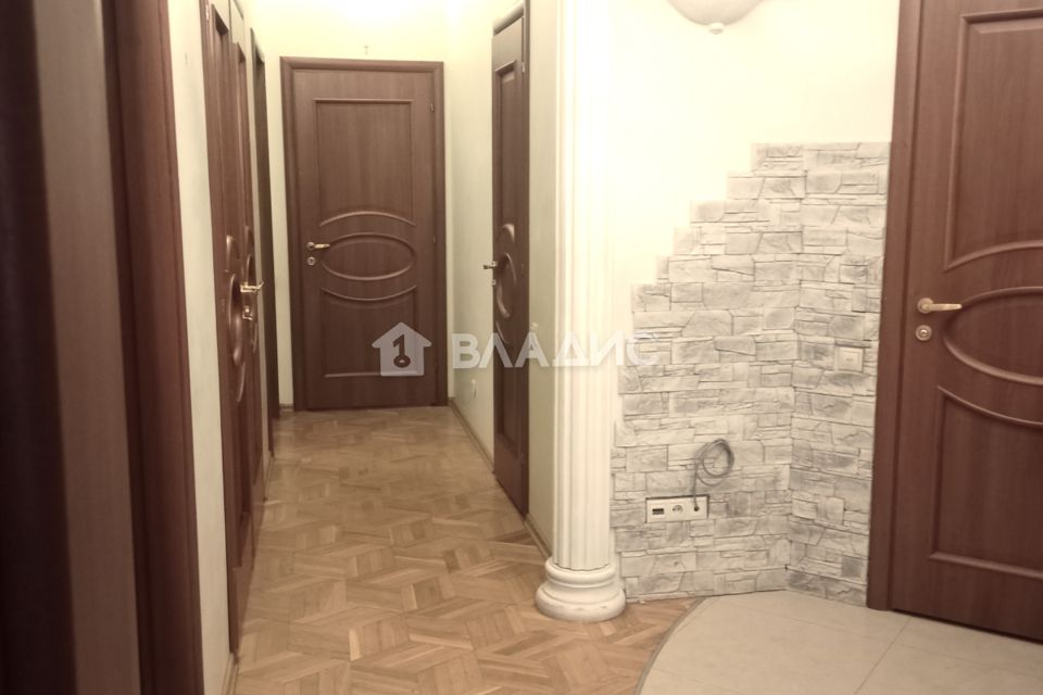 Продаётся 4-комнатная квартира, 110 м²