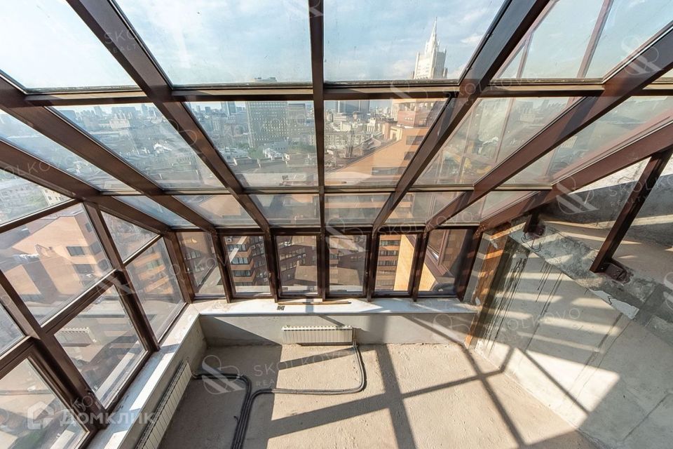Продаётся 5-комнатная квартира, 241.2 м²