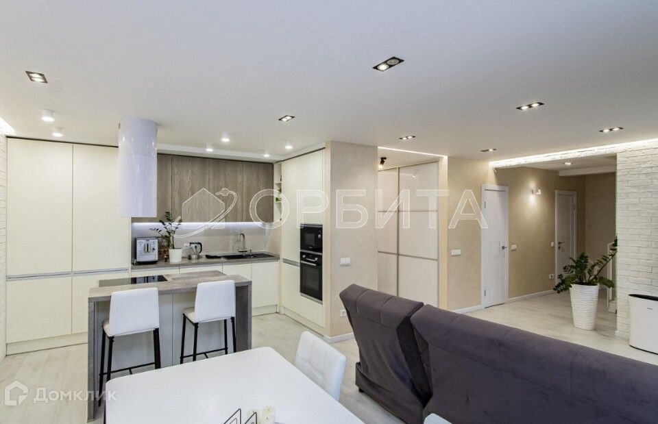 Продаётся 4-комнатная квартира, 143 м²