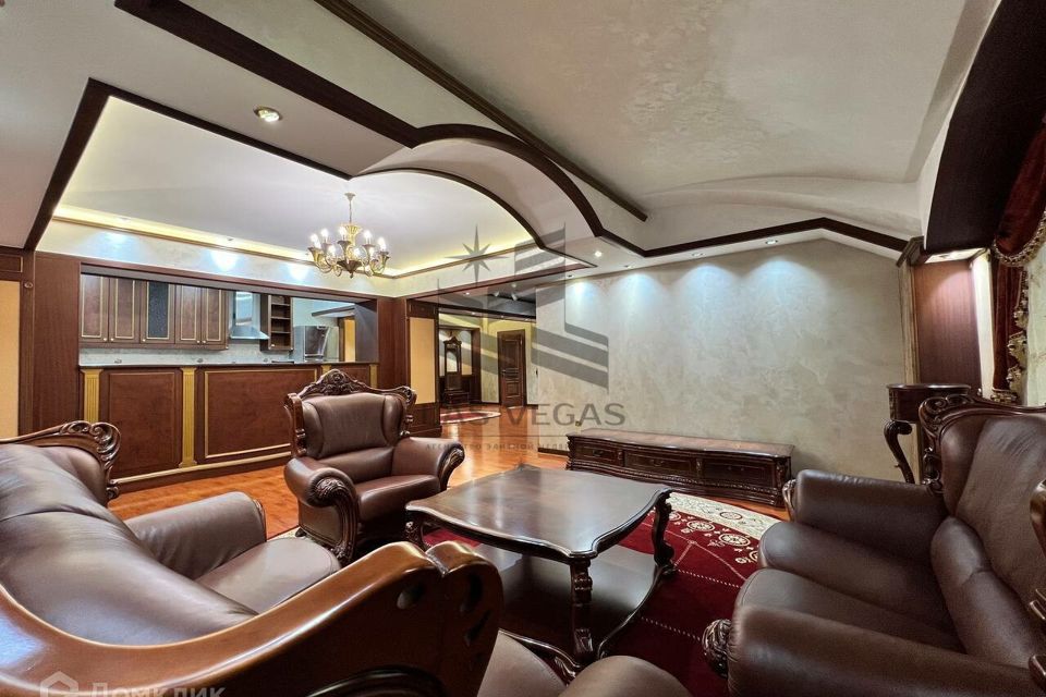 Сдаётся 4-комнатная квартира, 150 м²